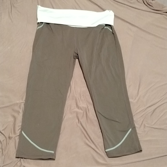 Gray fold over workout capris fabletics size med - Picture 1 of 1